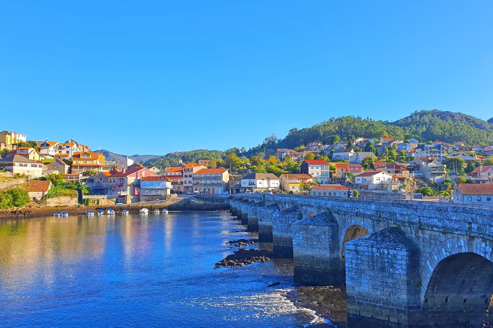 Pontesampaio-bridge-Camino-Portugues-Galicia-Camino-de-Santiago-tours-JWT-travel